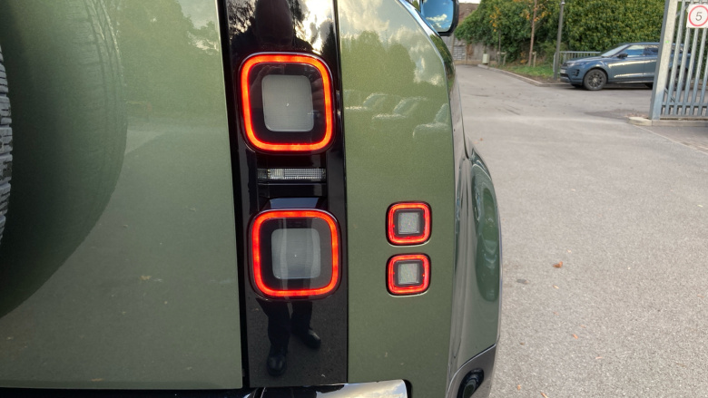 Land Rover Defender 3.0 D250 X-Dynamic SE 90 3dr Auto Diesel Estate